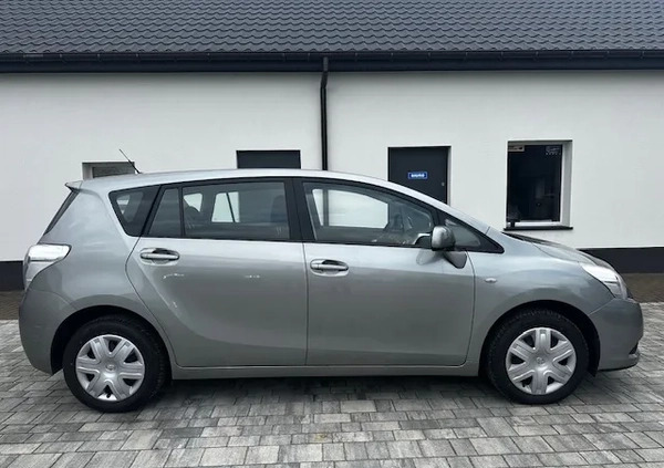Toyota Verso cena 38800 przebieg: 62400, rok produkcji 2012 z Turek małe 232